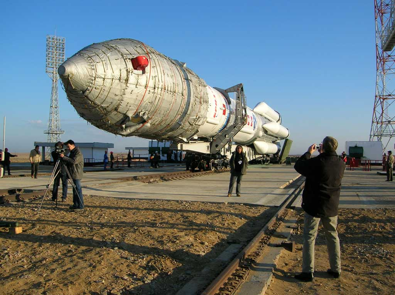 Illustration for article titled Giant Cold-War Era Russian Proton Rocket Successfully Launches Giant Satellite Into Space